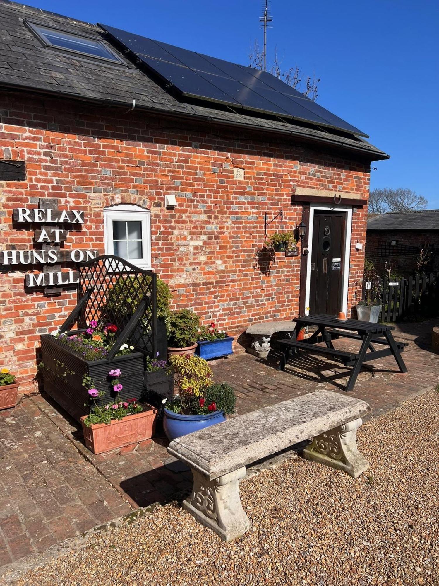 Hunston Mill Self Catering Dog Stay For Free Чичестер Экстерьер фото