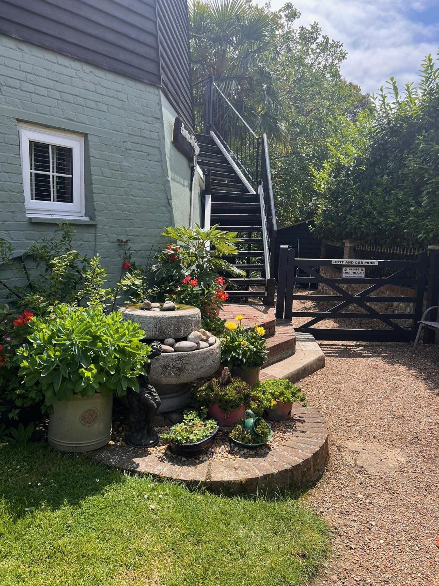 Hunston Mill Self Catering Dog Stay For Free Чичестер Экстерьер фото