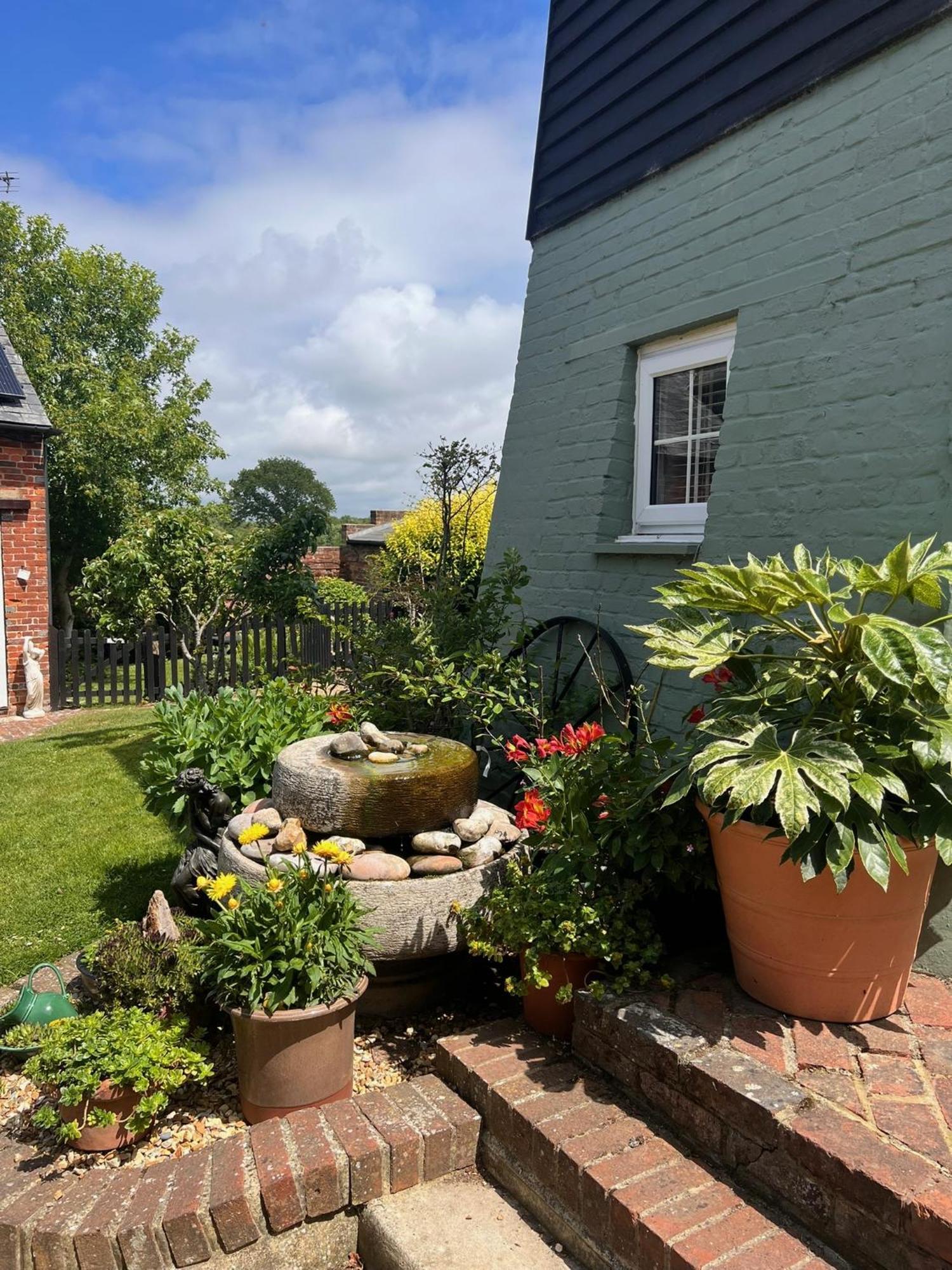 Hunston Mill Self Catering Dog Stay For Free Чичестер Экстерьер фото