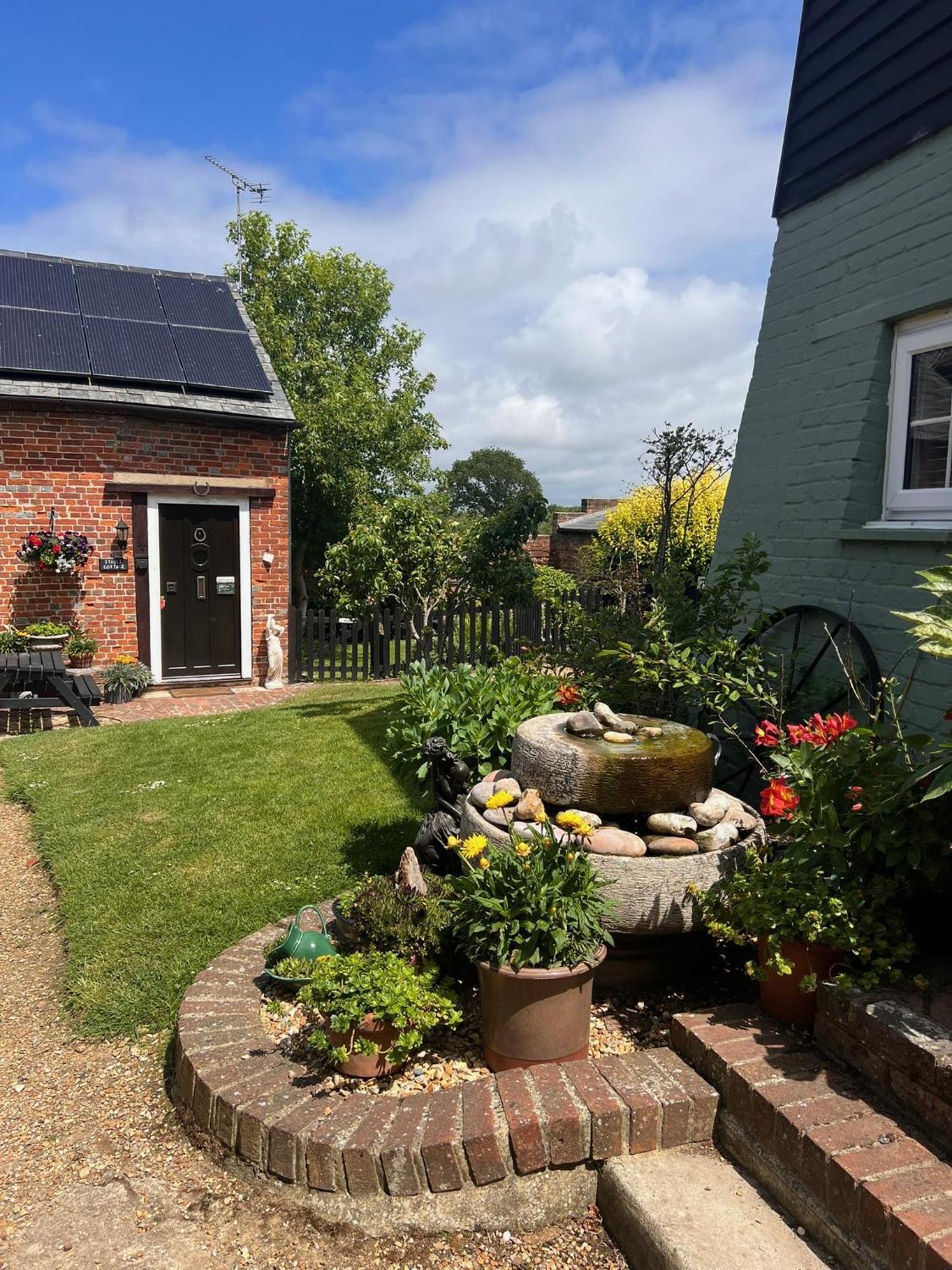 Hunston Mill Self Catering Dog Stay For Free Чичестер Экстерьер фото