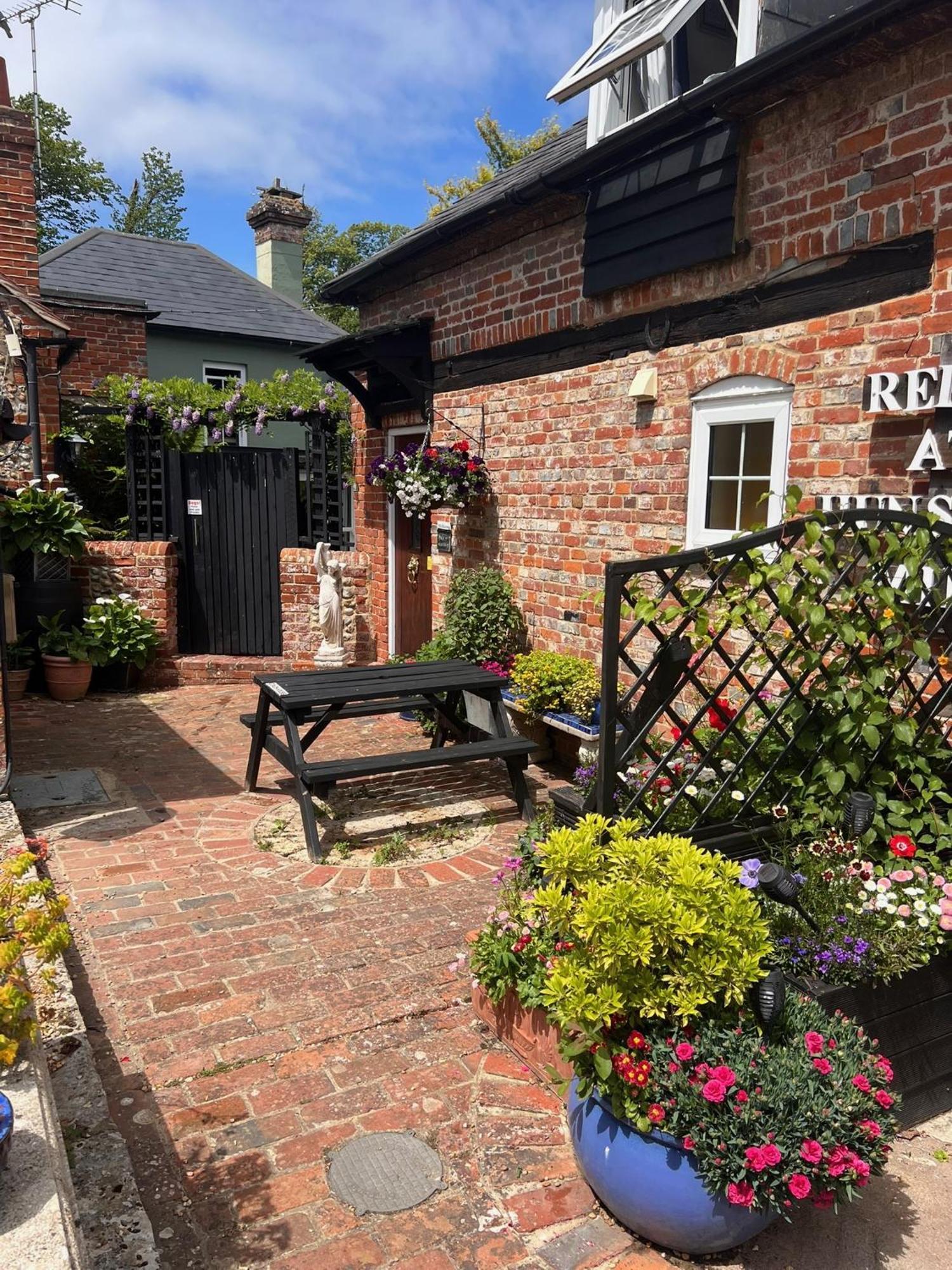 Hunston Mill Self Catering Dog Stay For Free Чичестер Экстерьер фото