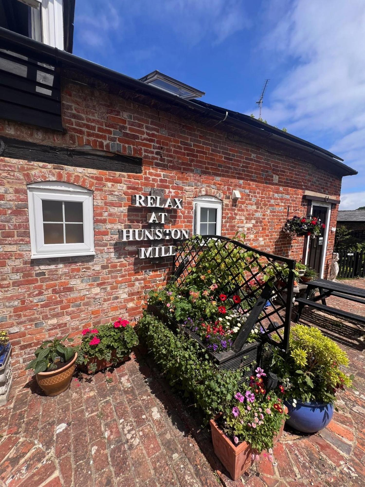 Hunston Mill Self Catering Dog Stay For Free Чичестер Экстерьер фото
